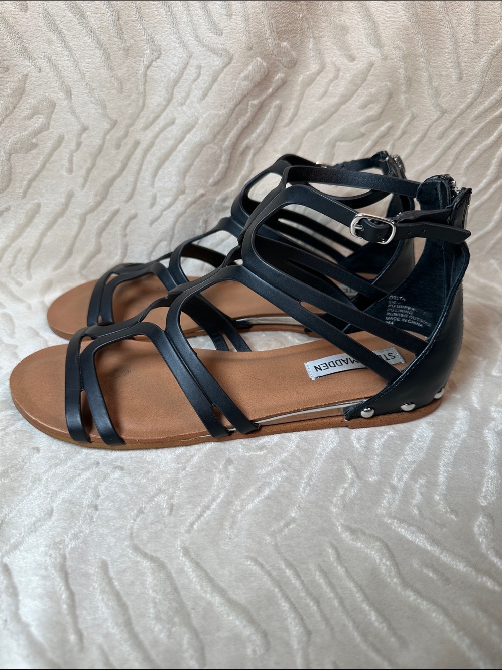 Steve Madden Black Strappy Gladiator Sandals with Ankle Buckle Size 8